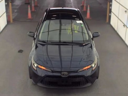 Used 2020 Toyota Corolla LE w/ Phone Cable & Charge Package FWD image 3