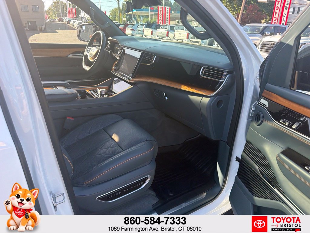 Used 2023 Jeep Grand Wagoneer Series III AWD/4WD image 48