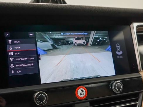 Certified 2022 Porsche Macan image 31