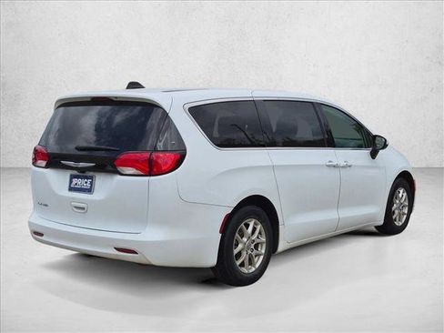 Used 2023 Chrysler Voyager LX FWD image 5