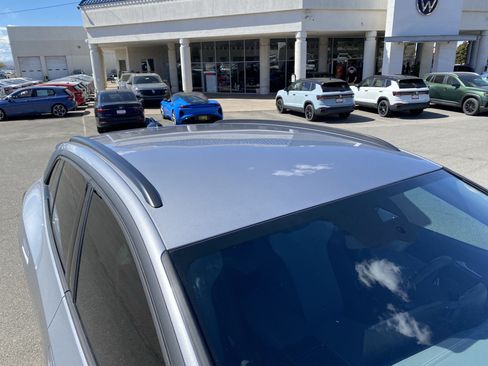 Used 2024 Volkswagen ID.4 2WD image 16