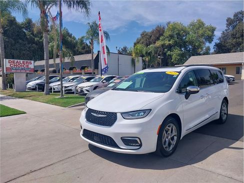 Used 2023 Chrysler Pacifica Limited FWD image 1
