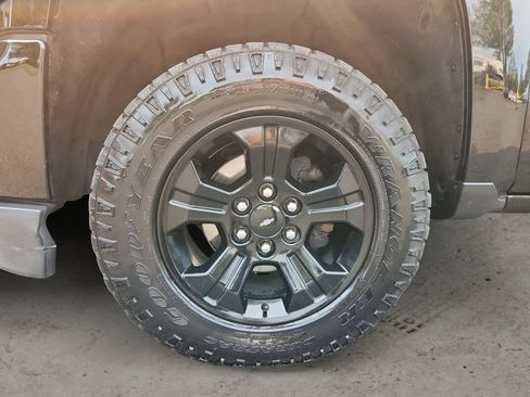Used 2018 Chevrolet Silverado 1500 LTZ Z71 w/ LTZ Plus Package AWD/4WD image 9