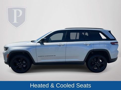 Used 2025 Jeep Grand Cherokee Limited w/ Luxury Tech Group II image 6