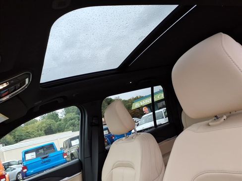 New 2025 Jeep Grand Cherokee Limited image 12