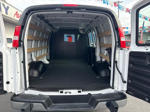 Used 2025 GMC Savana 2500 w/ Driver Convenience Package RWD image 5