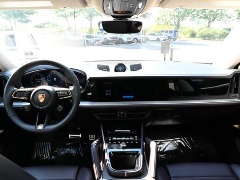 Used 2025 Porsche Cayenne S AWD/4WD image 43