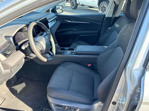 Used 2025 Toyota Camry LE image 10