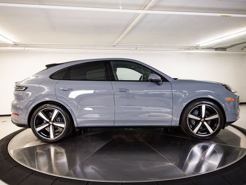 Certified 2026 Porsche Cayenne Coupe AWD/4WD image 8