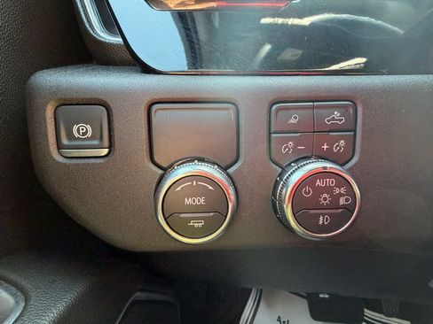 Used 2025 GMC Sierra 1500 SLT RWD image 16