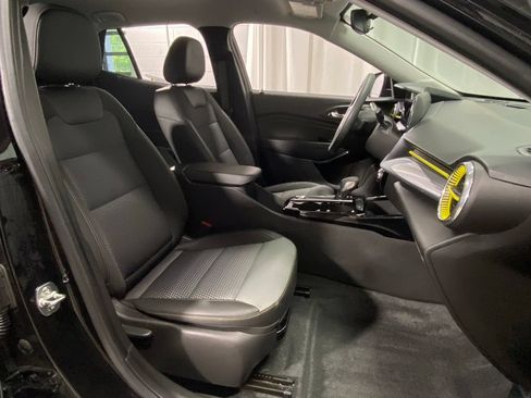 Used 2024 Chevrolet Trax LT FWD image 29