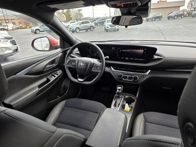Used 2024 Buick Envista Sport Touring w/ Convenience I Package FWD image 3