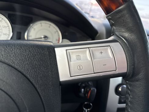 Used 2005 Chrysler 300 C w/ Protection Group II image 19