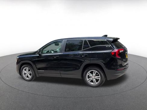 Used 2024 GMC Terrain SLE FWD image 12