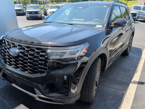 Used 2026 Ford Explorer ST-Line w/ ST-Line Street Pack RWD image 3