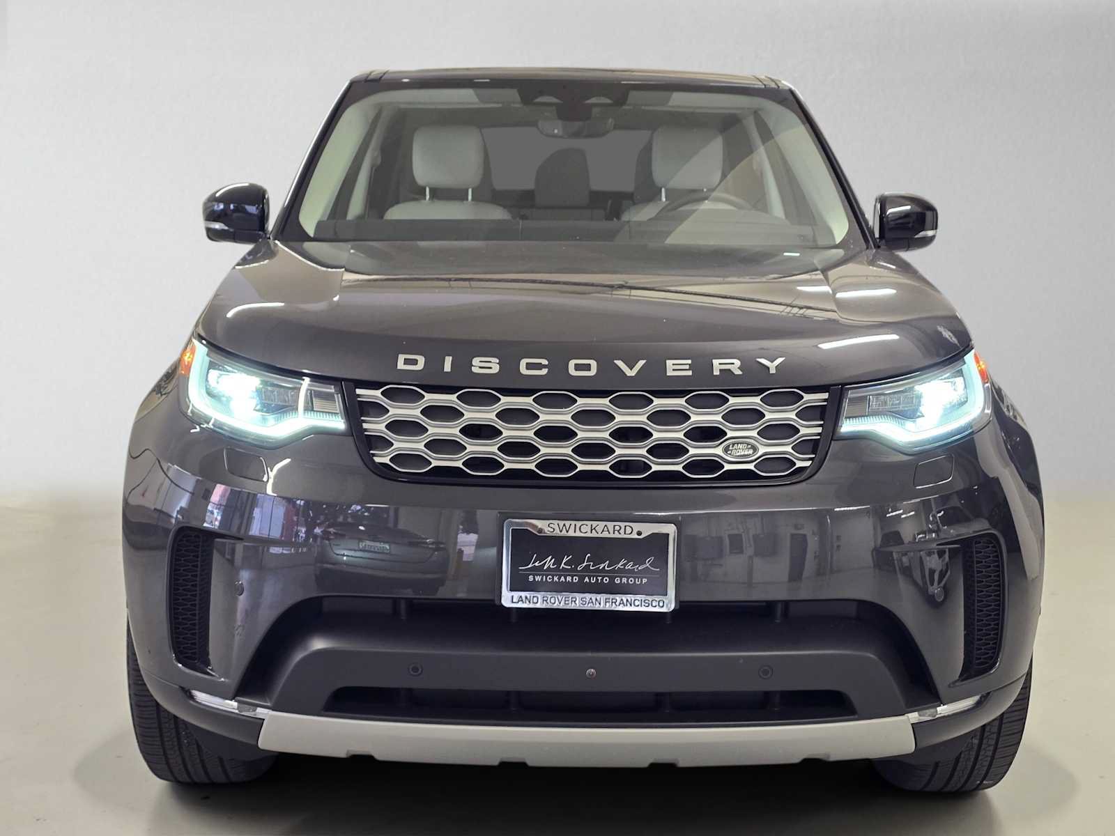 Used 2025 Land Rover Discovery S AWD/4WD image 8