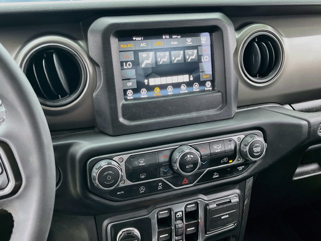 Used 2023 Jeep Gladiator Sport AWD/4WD image 15
