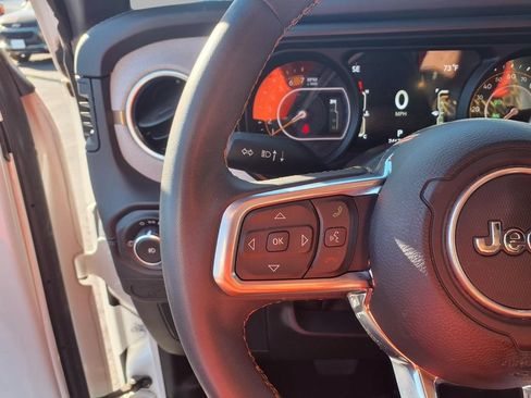 Used 2025 Jeep Wrangler Unlimited Sahara AWD/4WD image 10