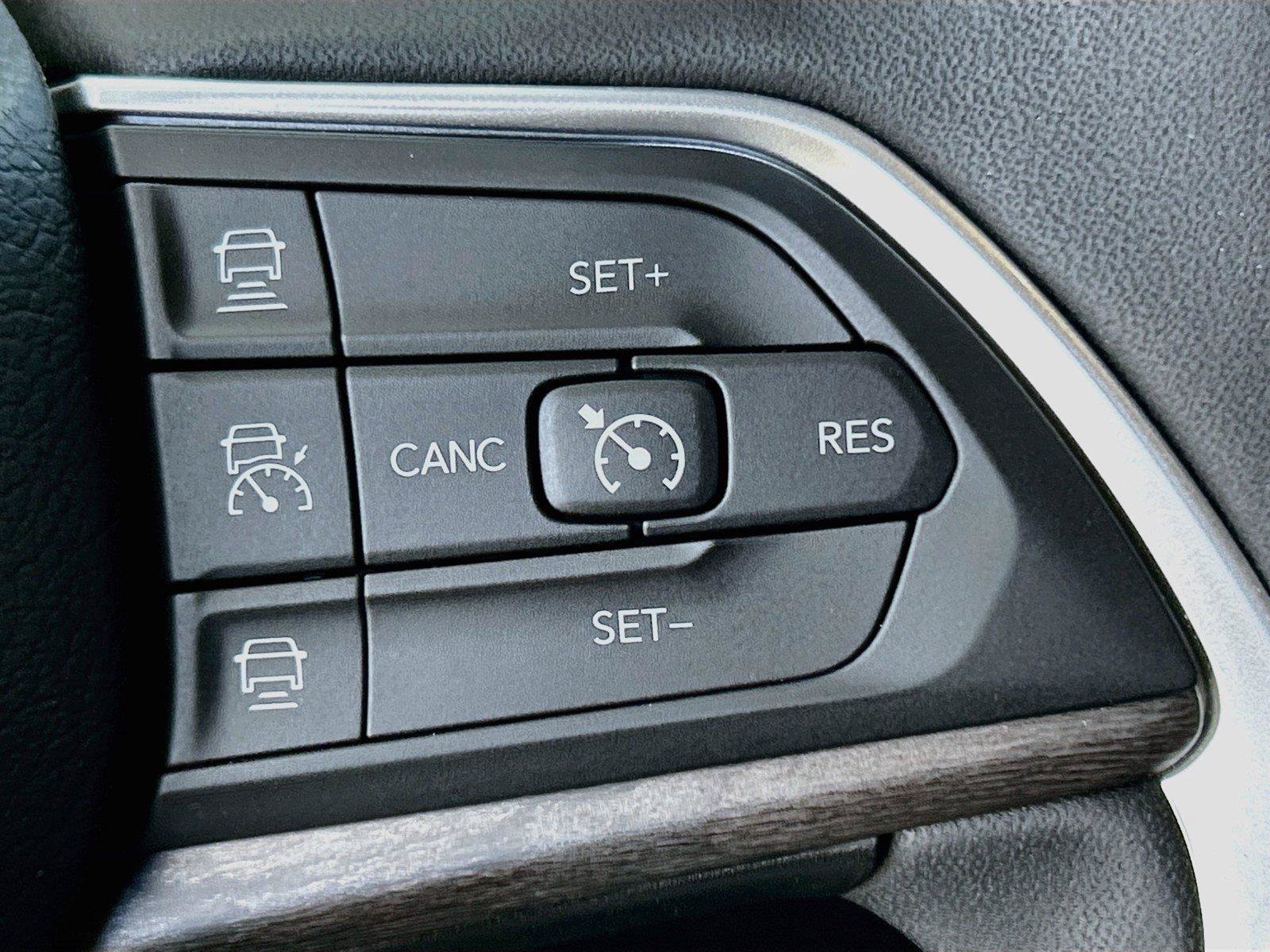 Used 2025 Jeep Grand Cherokee L Limited w/ Luxury Tech Group II AWD/4WD image 40