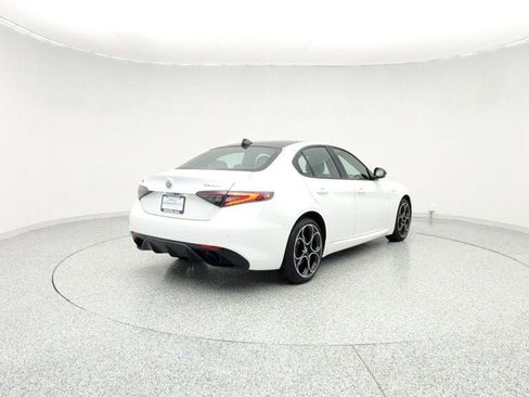 Used 2025 Alfa Romeo Giulia AWD w/ Veloce Package AWD image 5