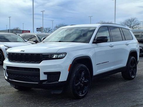 Used 2023 Jeep Grand Cherokee L Laredo image 2