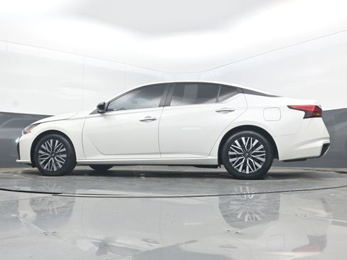 Used 2024 Nissan Altima 2.5 SV image 25