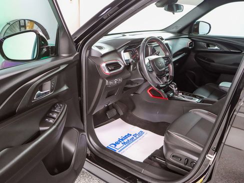 Used 2022 Chevrolet TrailBlazer RS FWD image 3