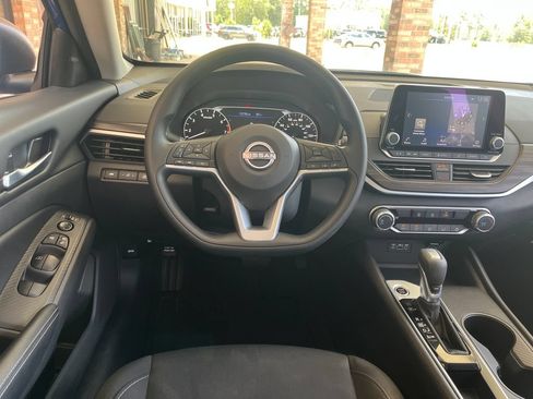 Certified 2025 Nissan Altima 2.5 SV FWD image 17