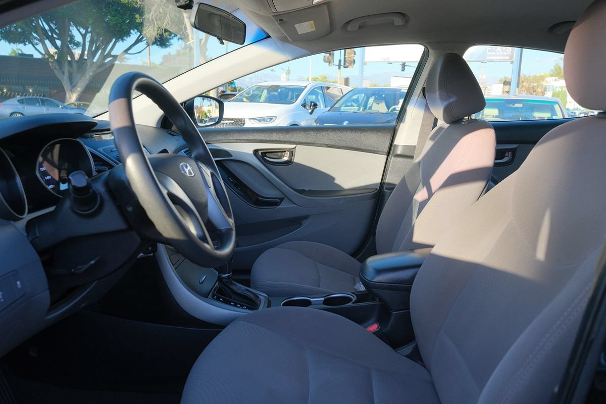 Used 2015 Hyundai Elantra SE FWD image 12