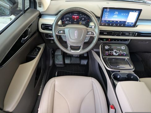 Used 2023 Lincoln Nautilus AWD w/ Premium Package image 17