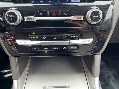 Used 2023 Ford Explorer Platinum w/ Technology Package image 22