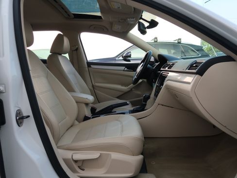 Used 2013 Volkswagen Passat TDI SE FWD image 26
