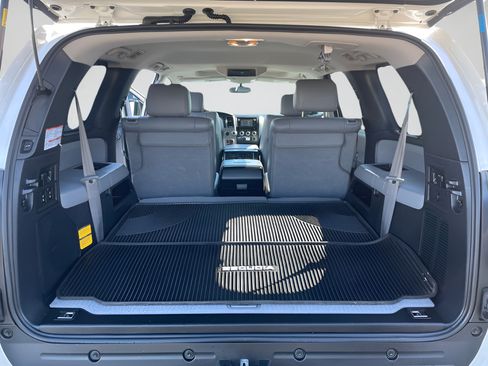 Used 2016 Toyota Sequoia Platinum AWD/4WD image 13