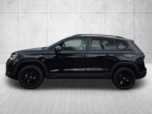 New 2026 Volkswagen Taos SE FWD image 2