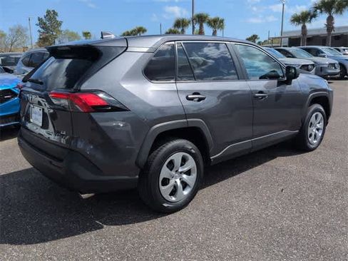 Used 2022 Toyota RAV4 LE image 8