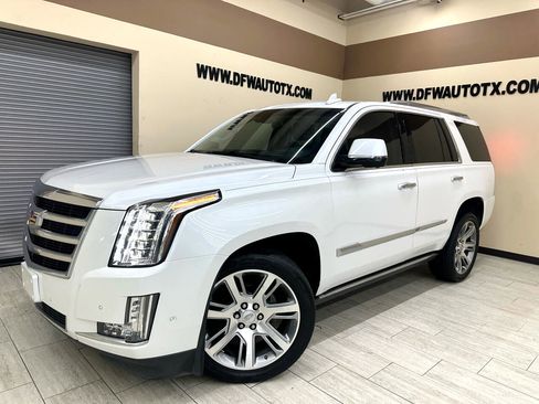 Used 2018 Cadillac Escalade Premium Luxury image 1