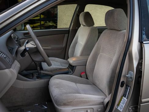 Used 2004 Toyota Camry LE FWD image 2