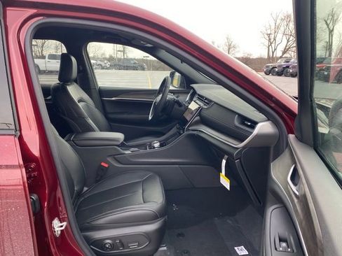 New 2025 Jeep Grand Cherokee L Limited w/ Black Appearance Package AWD/4WD image 28