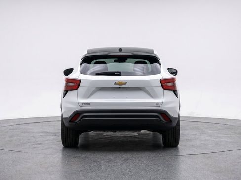 Used 2025 Chevrolet Trax LT w/ LT Convenience Package FWD image 7