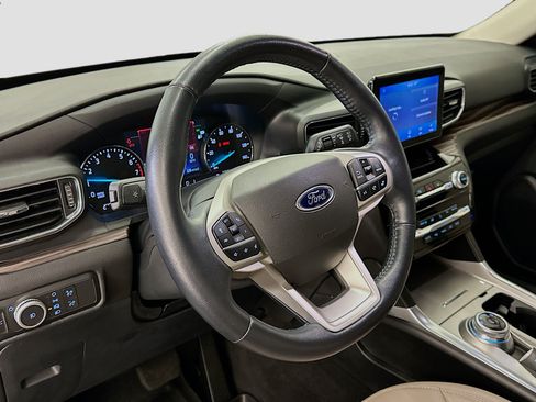 Used 2022 Ford Explorer Limited w/ Equipment Group 301A AWD/4WD image 18