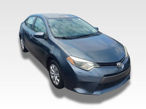 Used 2016 Toyota Corolla LE FWD image 2