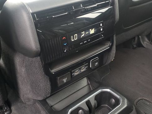 Used 2025 Jeep Wagoneer Series II AWD/4WD image 18