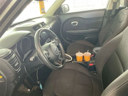 Used 2017 Kia Soul FWD image 3