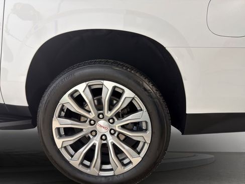 Used 2022 GMC Yukon XL Denali image 23