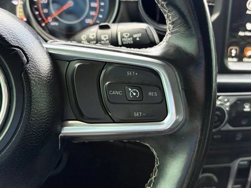 Used 2022 Jeep Wrangler Unlimited Sahara AWD/4WD image 21