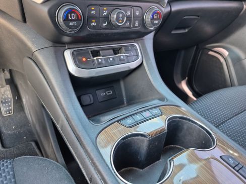 Used 2020 GMC Acadia SLE w/ Driver Convenience Package FWD image 12