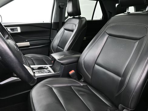 Used 2021 Ford Explorer XLT w/ Equipment Group 202A image 11