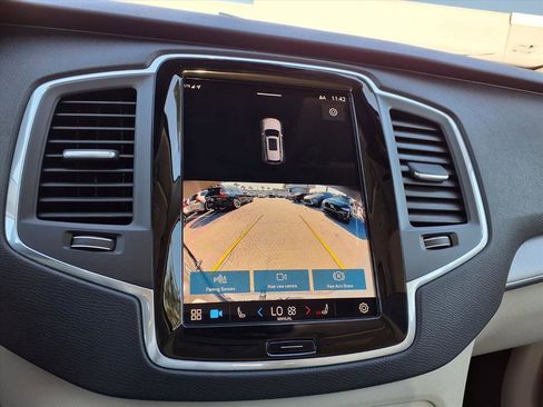 Used 2024 Volvo XC90 B5 Core w/ Protection Package Premier image 27