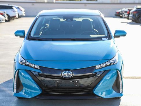 Used 2022 Toyota Prius Prime XLE image 2