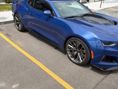 Used 2022 Chevrolet Camaro ZL1 RWD image 8